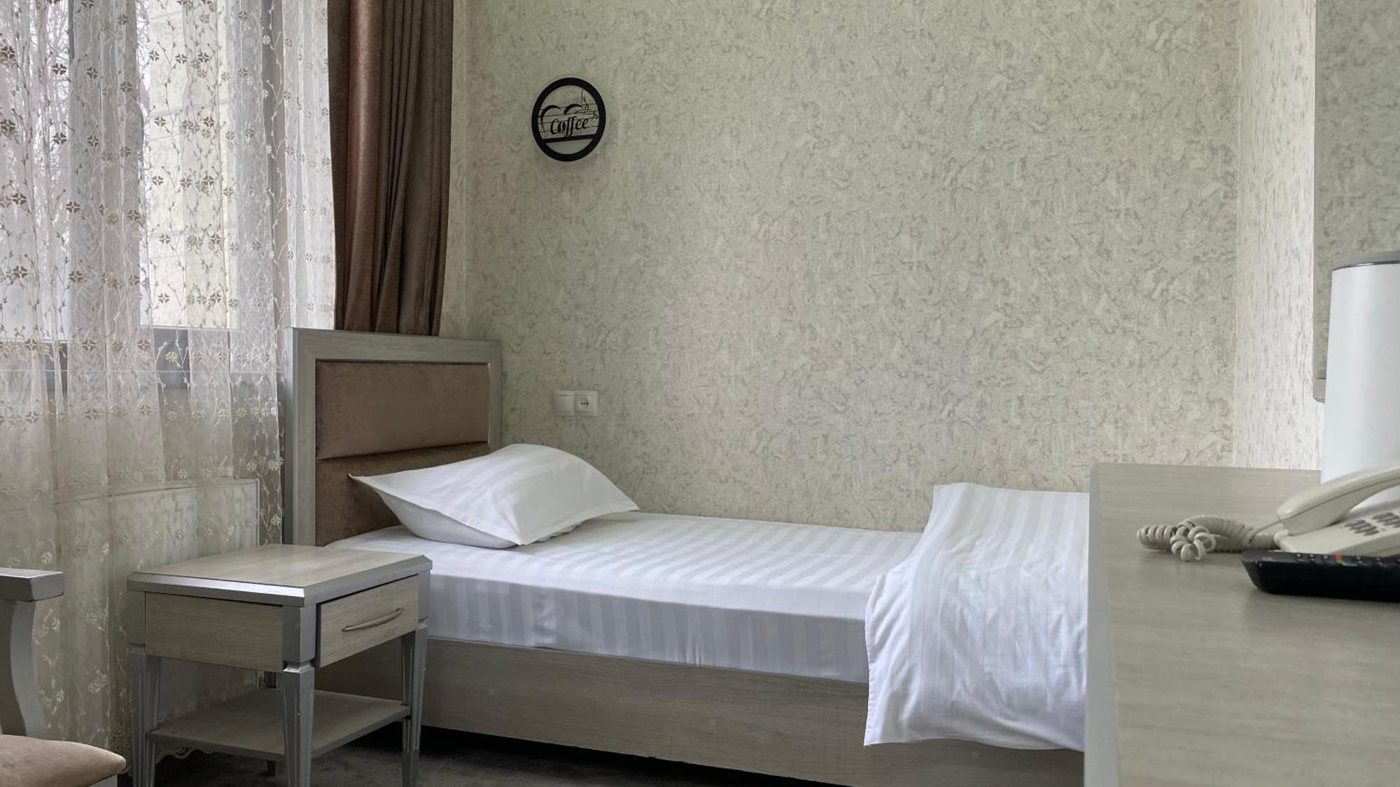Diyor Hotel Marghilon Eksteriør bilde
